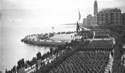 Nazisti, Alleati, prigionieri e bombardamenti: in foto la Bari che visse la Guerra